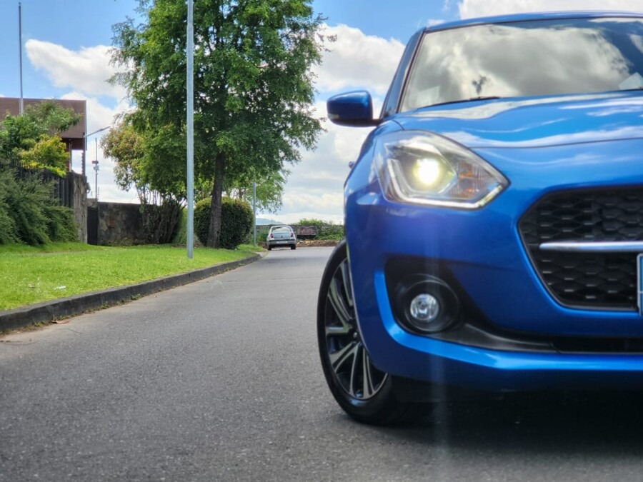 
								SUZUKI SWIFT GLX CVT full									