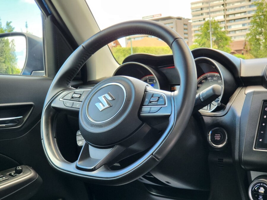
								SUZUKI SWIFT GLX CVT full									
