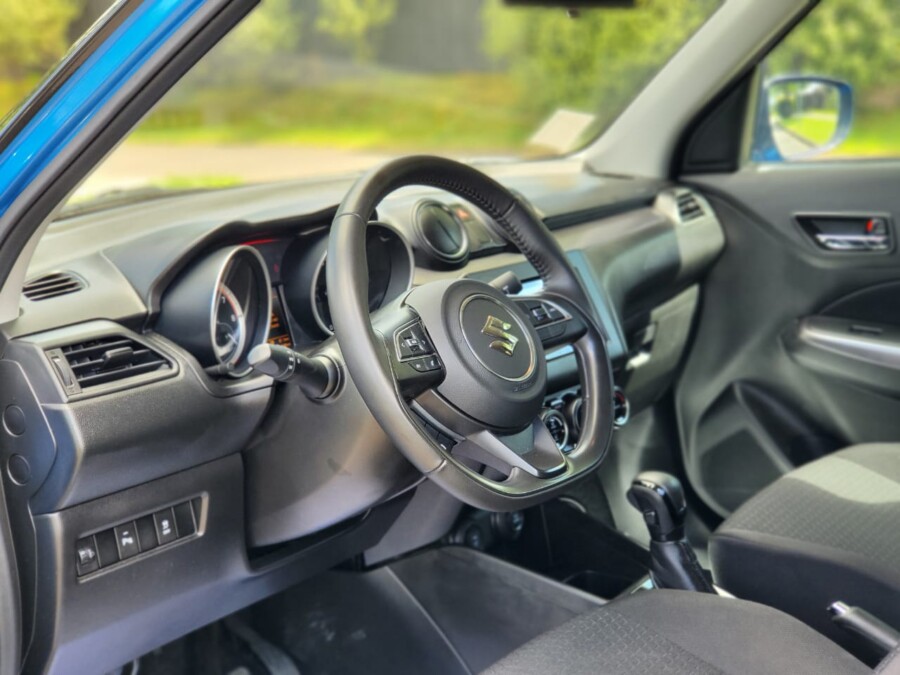 
								SUZUKI SWIFT GLX CVT full									