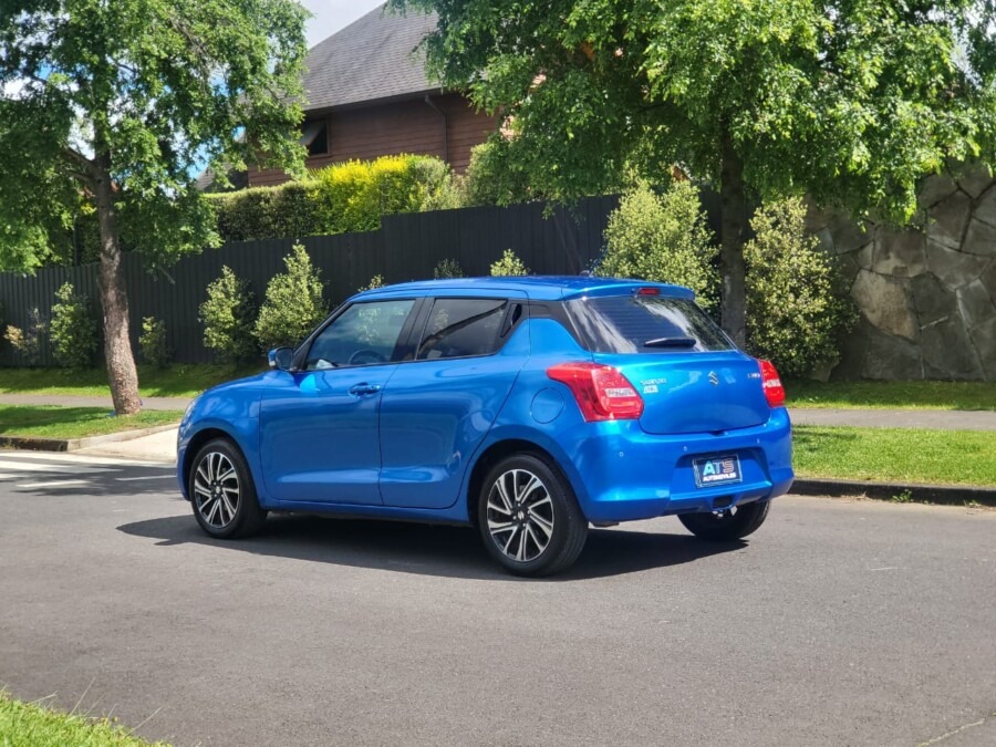 
								SUZUKI SWIFT GLX CVT full									