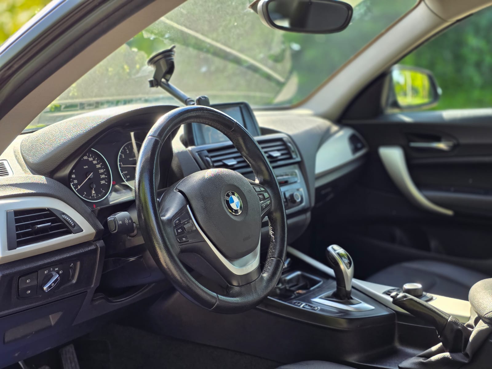 
								BMW 220i Coupe 2.0 AT full									