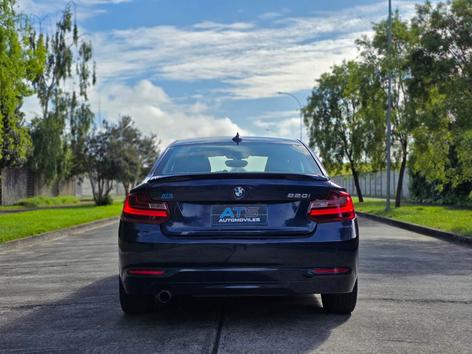 
								BMW 220i Coupe 2.0 AT full									