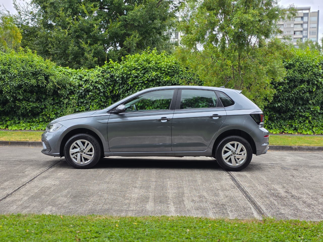 
								Volkswagen New Polo full									