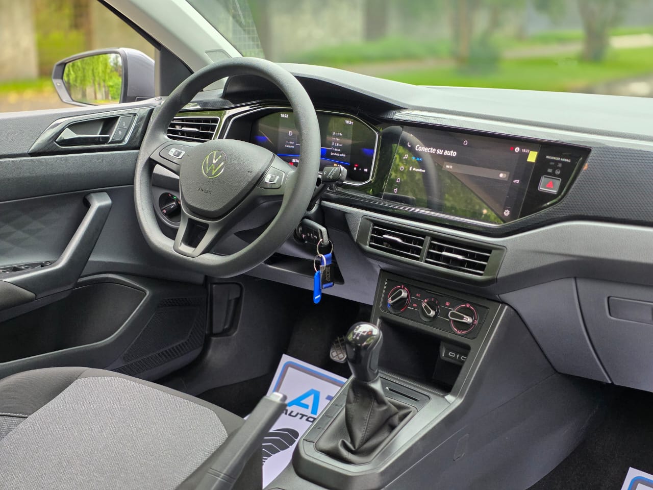 
								Volkswagen New Polo full									