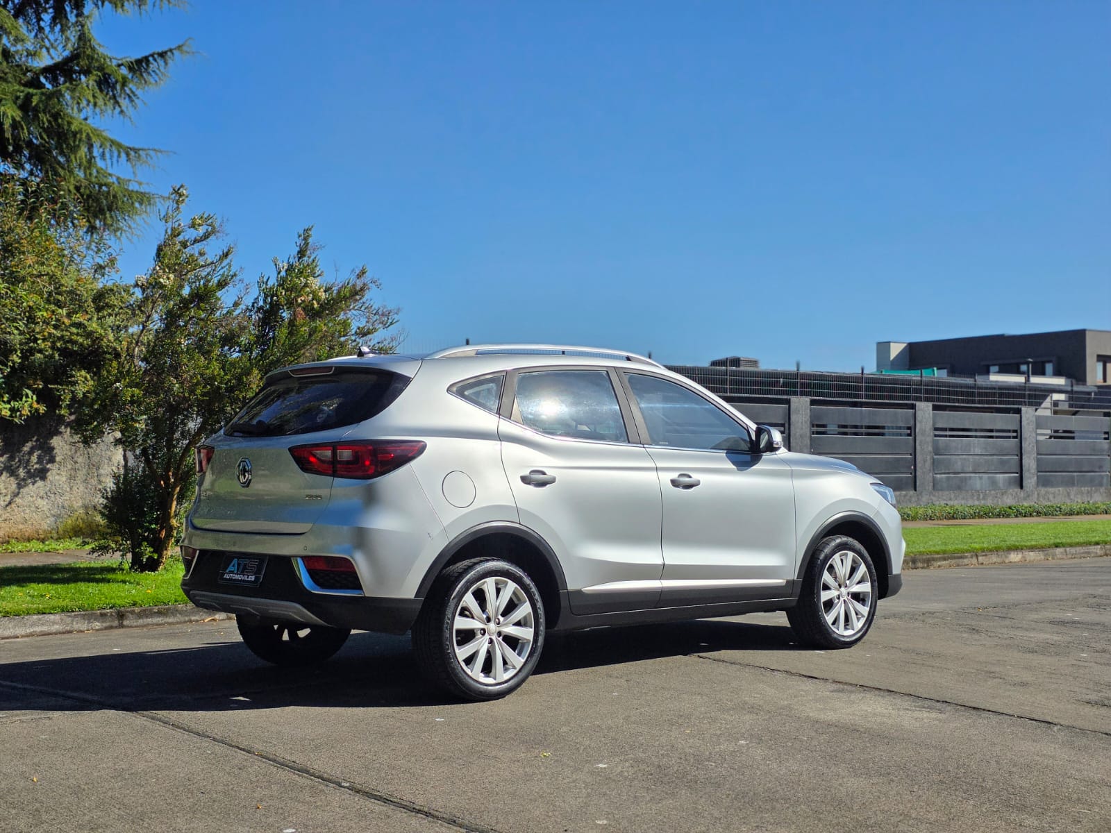 
								MG ZS STD AT full									