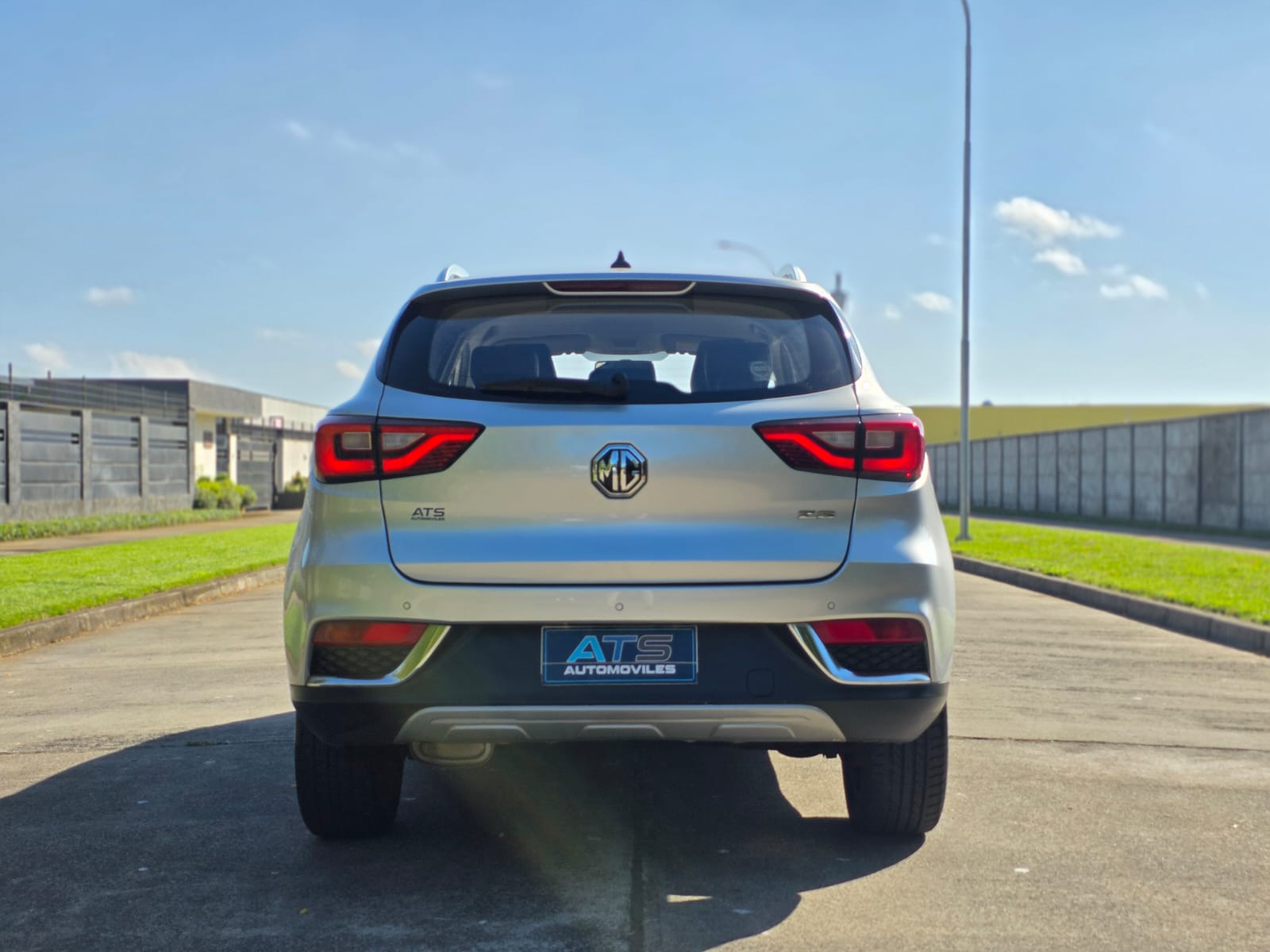 
								MG ZS STD AT full									