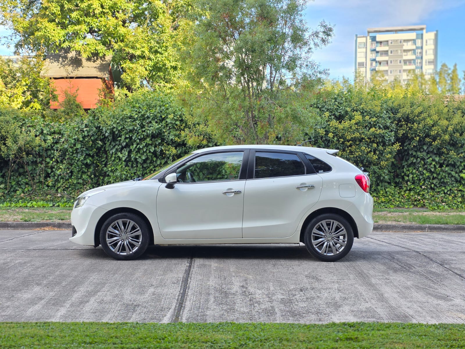 
								Suzuki Baleno GLX 1.4 full									