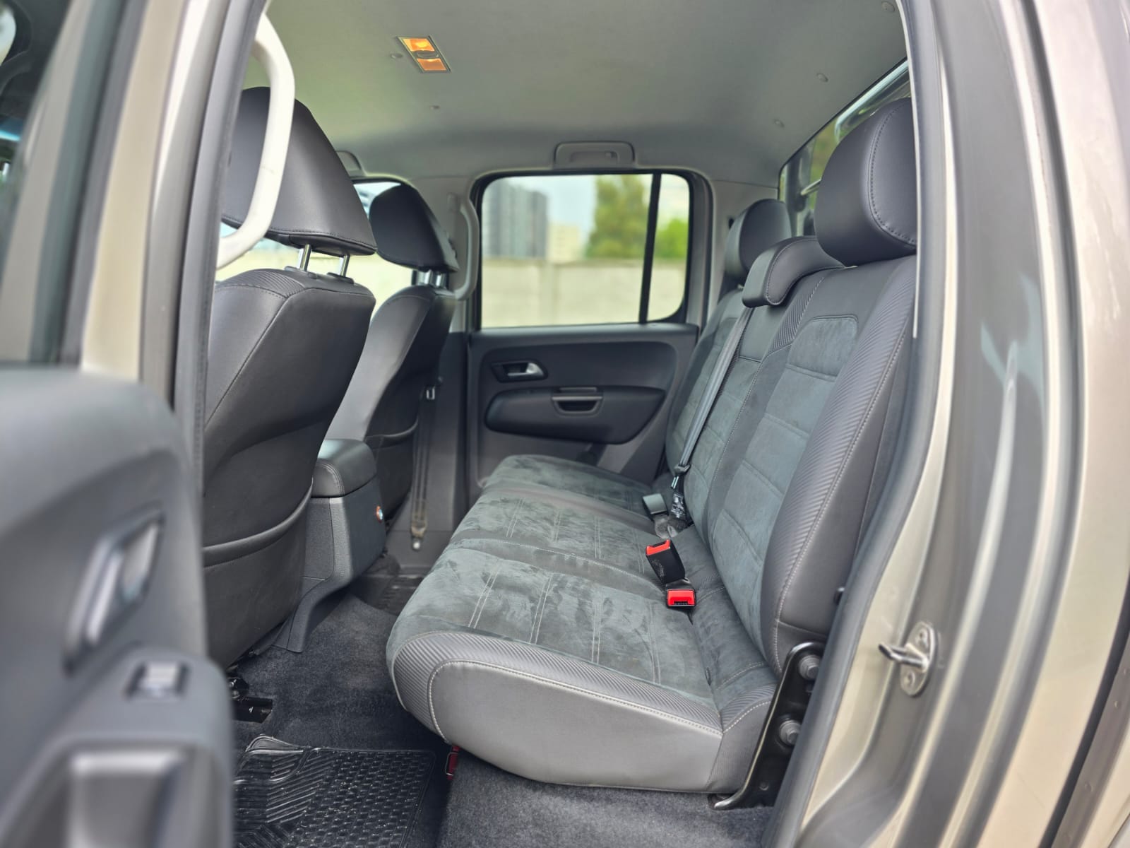 
								Volkswagen Amarok Highline full									