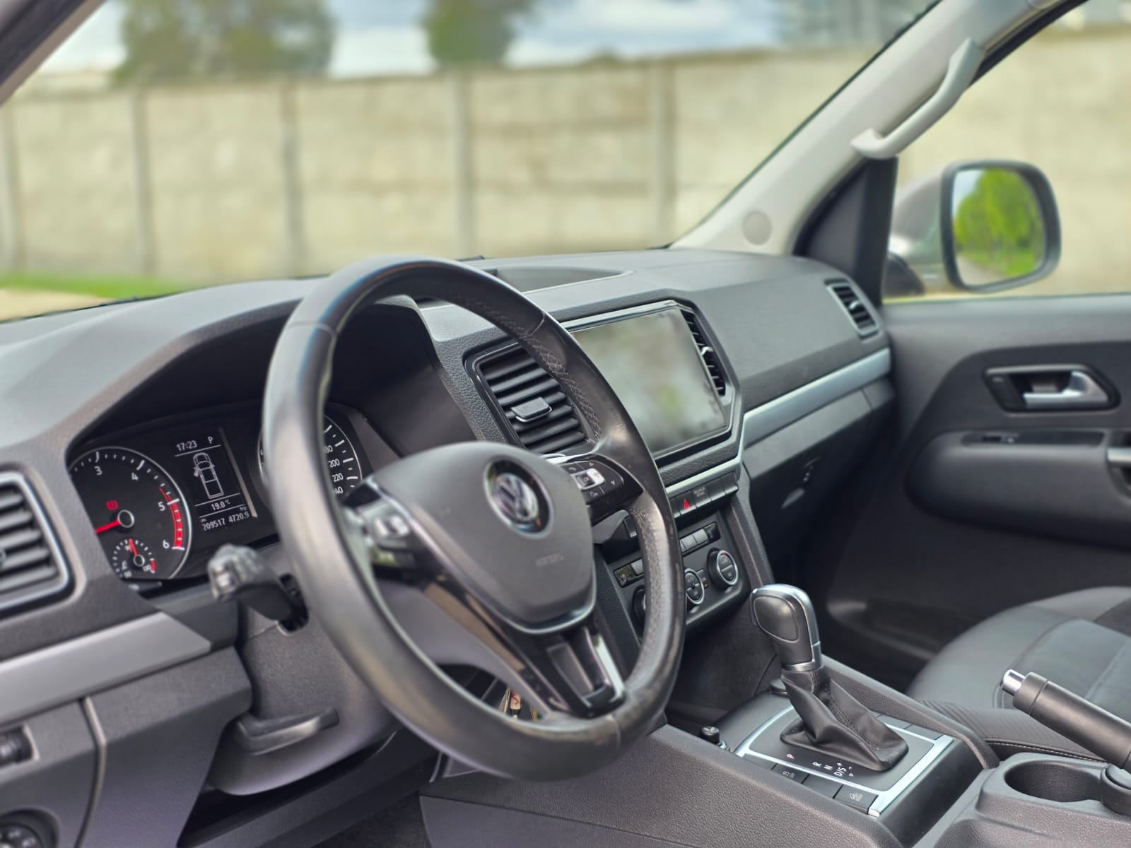 
								Volkswagen Amarok Highline full									