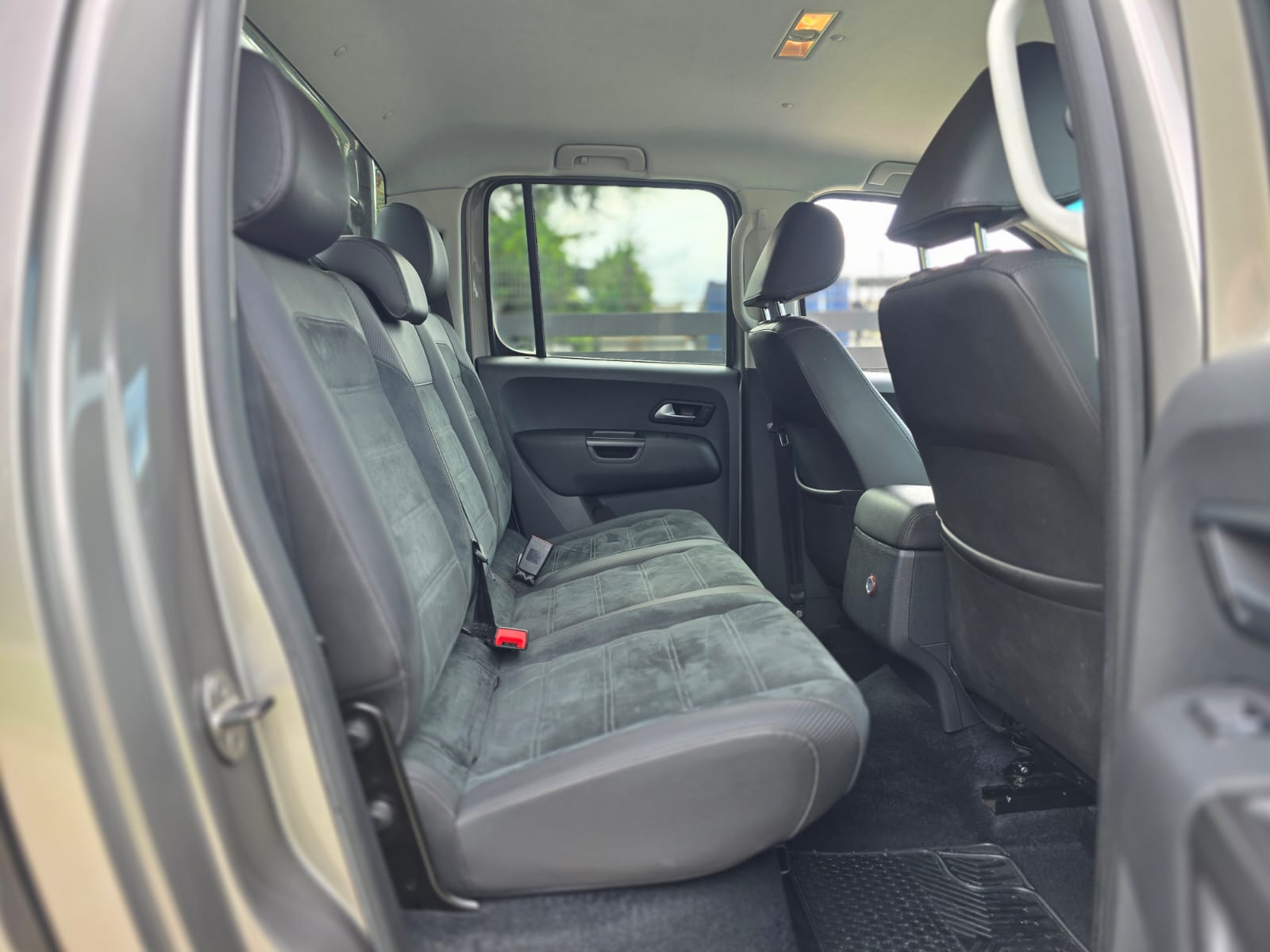 
								Volkswagen Amarok Highline full									