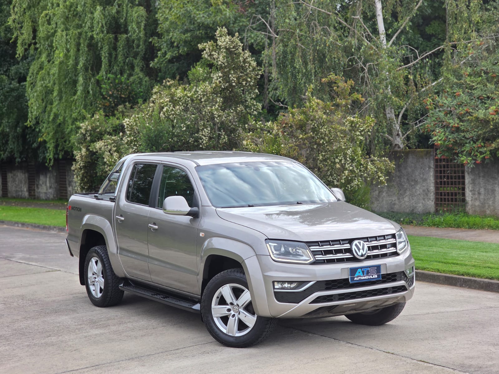 
								Volkswagen Amarok Highline full									