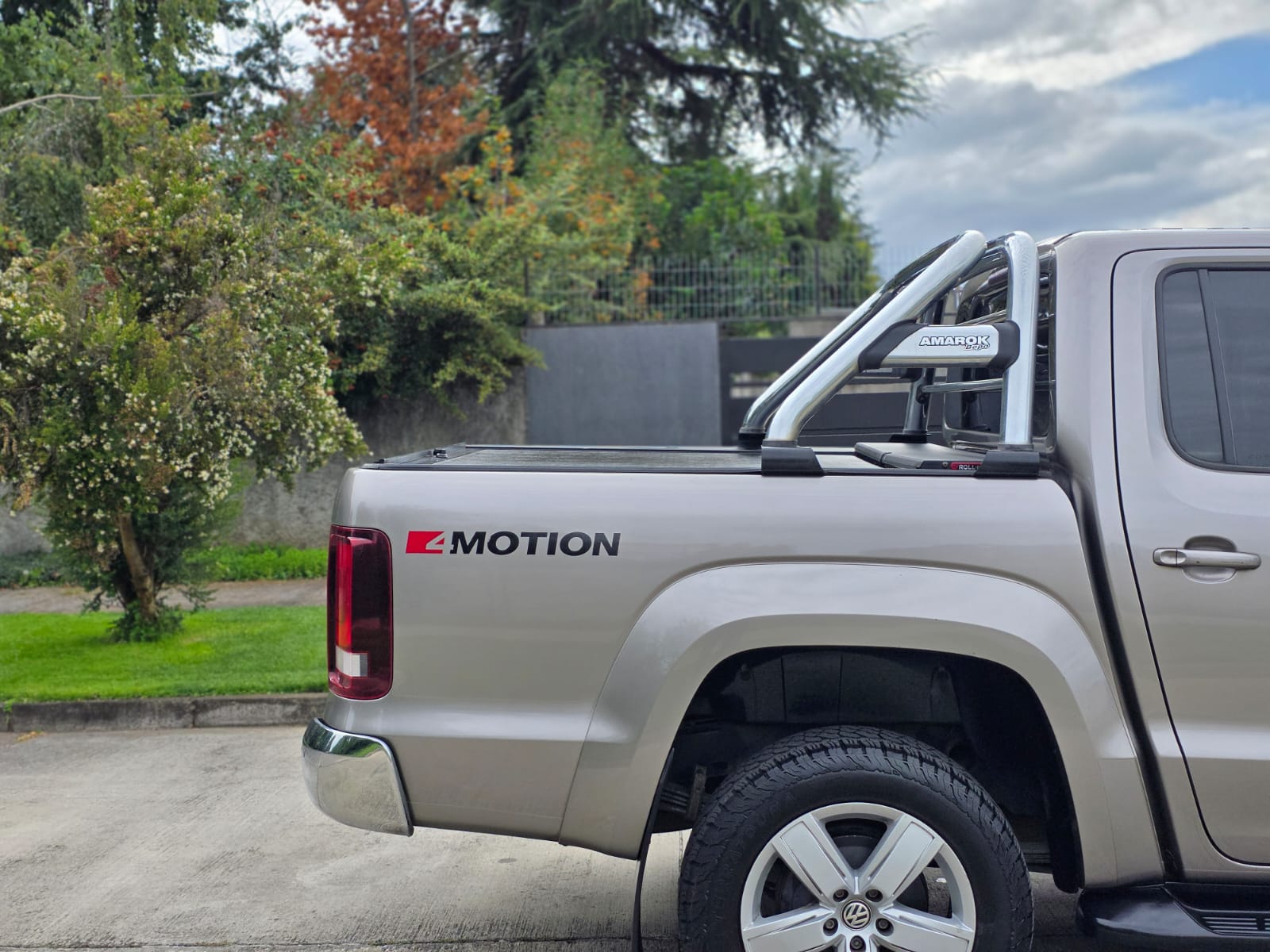 
								Volkswagen Amarok Highline full									