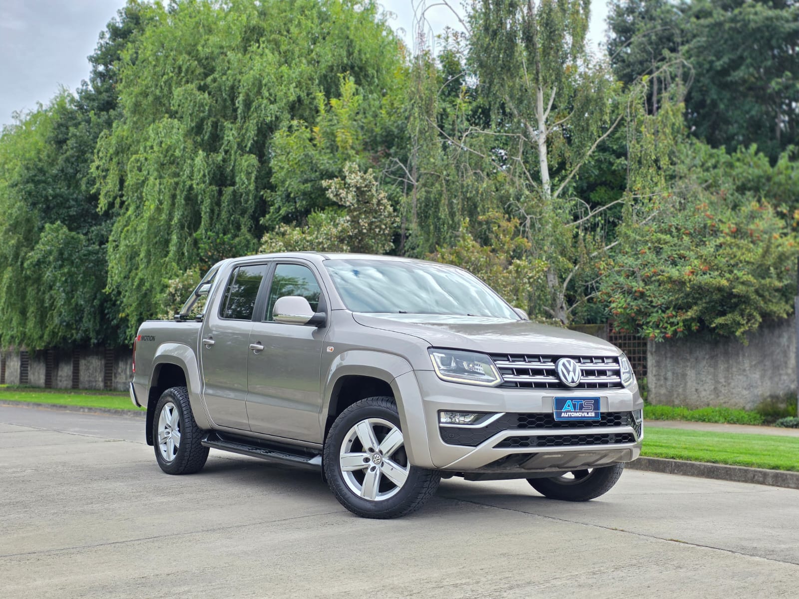 
								Volkswagen Amarok Highline full									