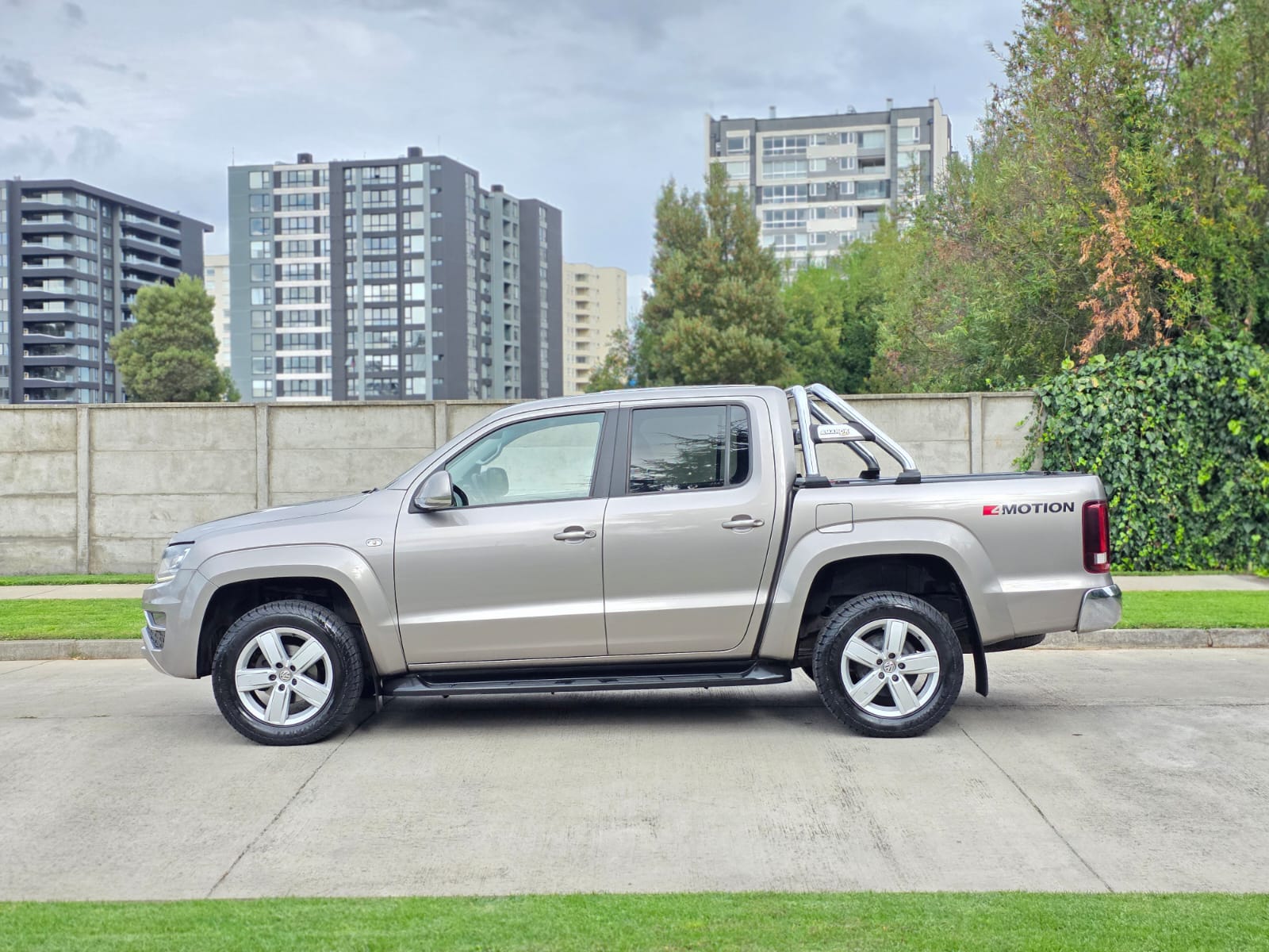 
								Volkswagen Amarok Highline full									