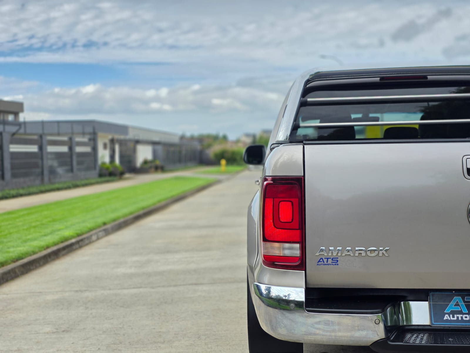 
								Volkswagen Amarok Highline full									