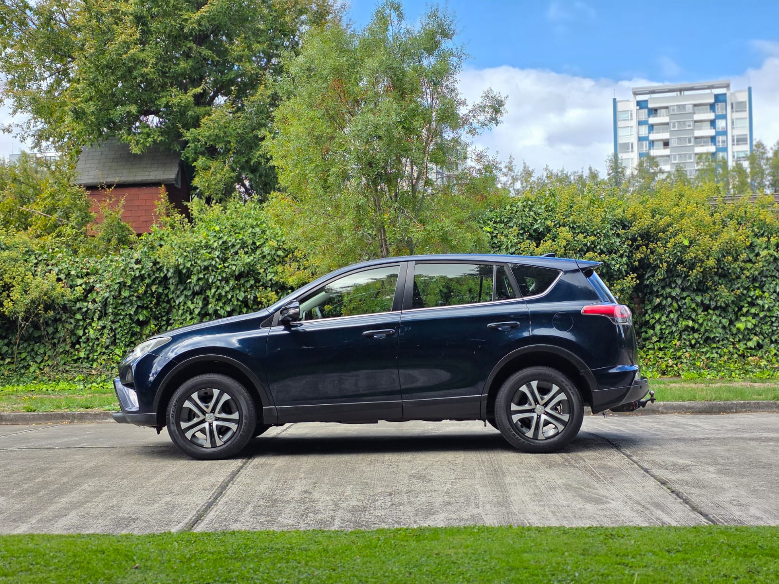 
								Toyota Rav 4 CVT full									