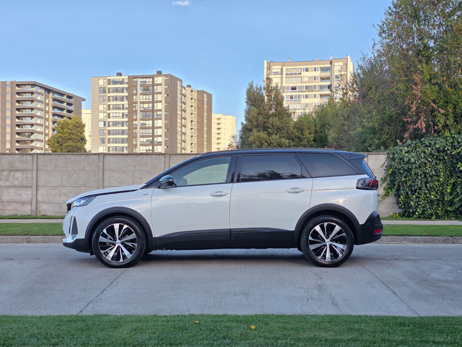 
								Peugeot 5008 GT BLACK PACK full									