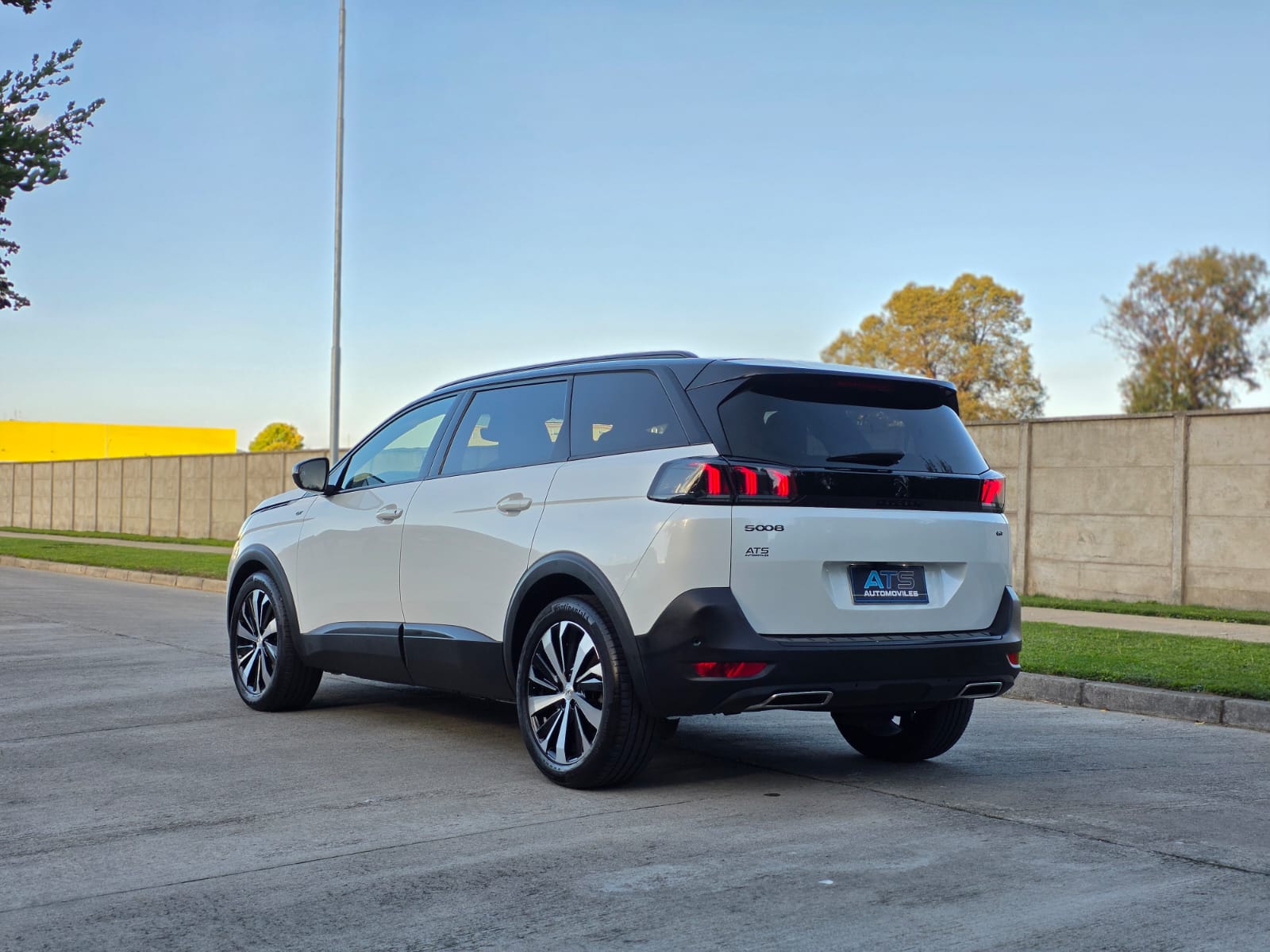 
								Peugeot 5008 GT BLACK PACK full									