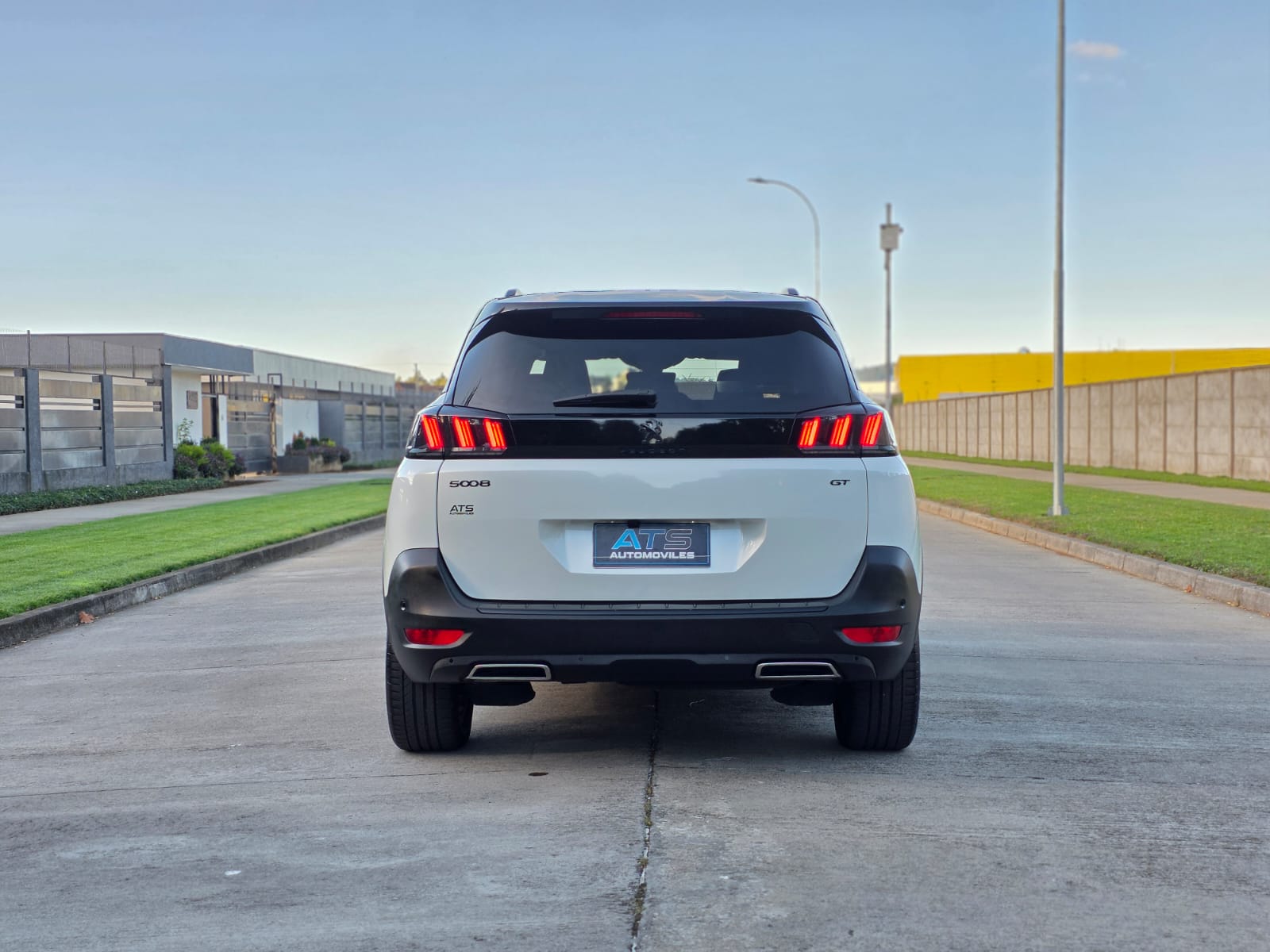 
								Peugeot 5008 GT BLACK PACK full									