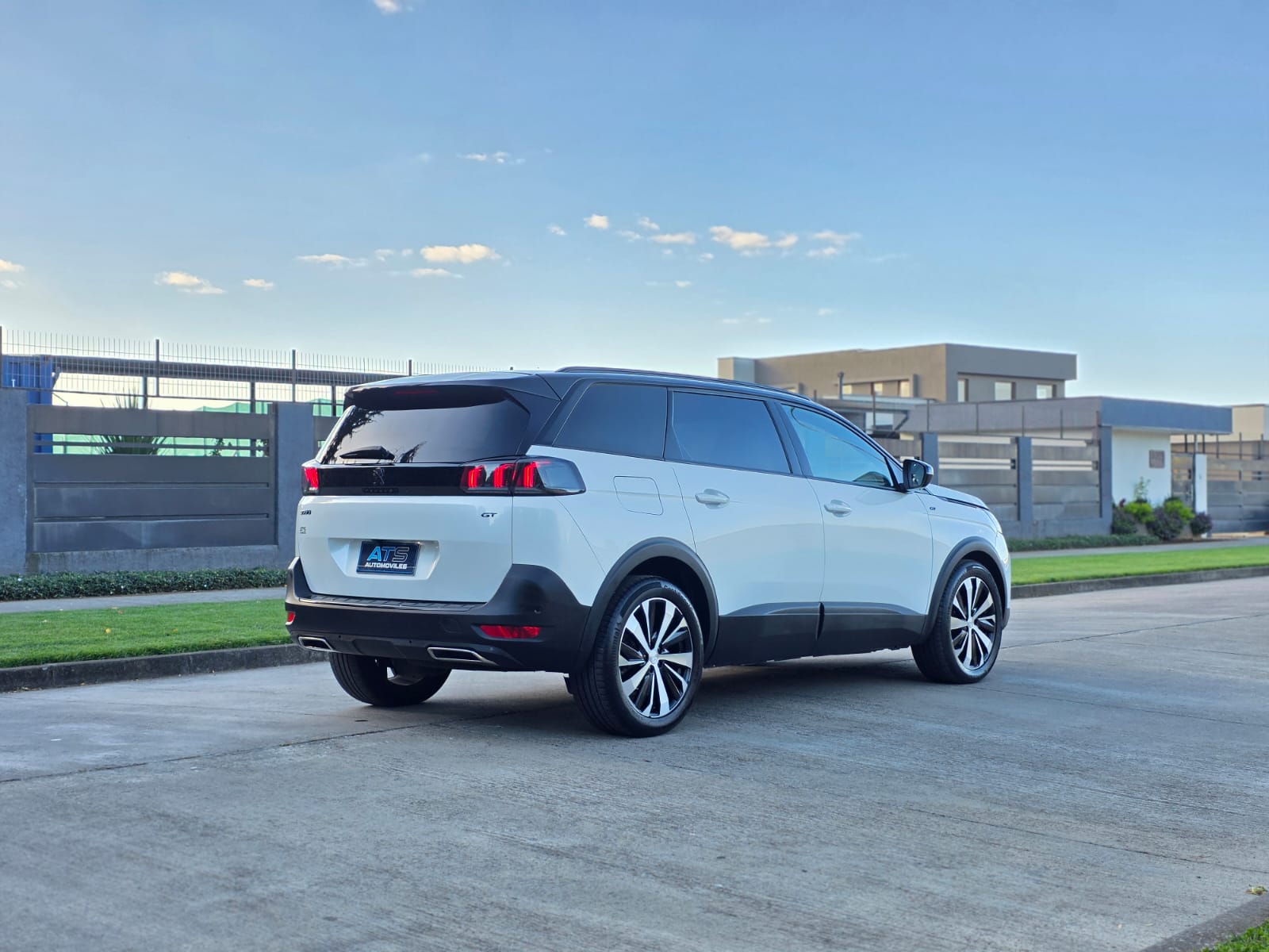 
								Peugeot 5008 GT BLACK PACK full									