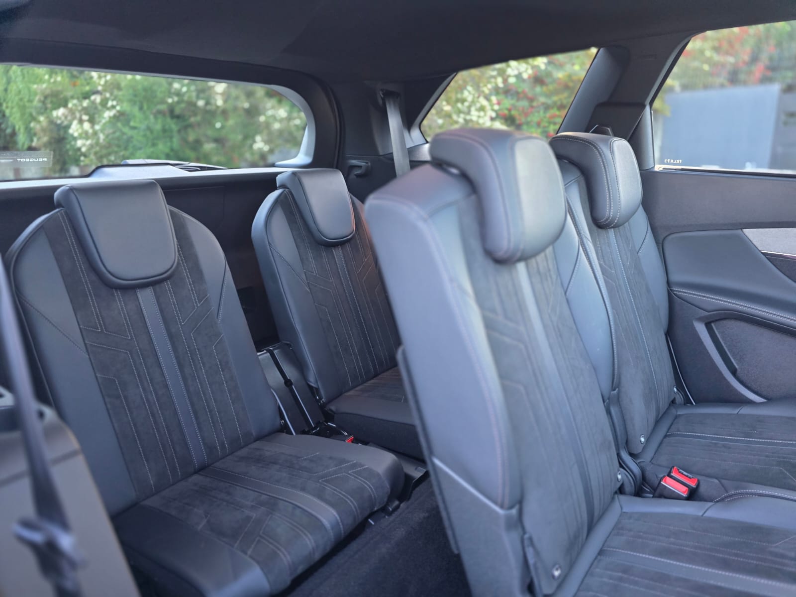 
								Peugeot 5008 GT BLACK PACK full									
