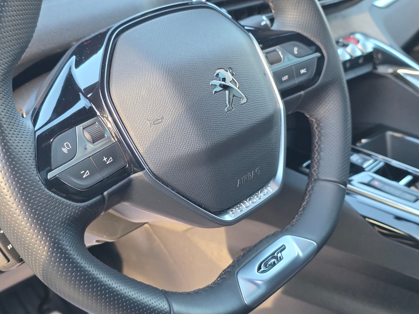 
								Peugeot 5008 GT BLACK PACK full									