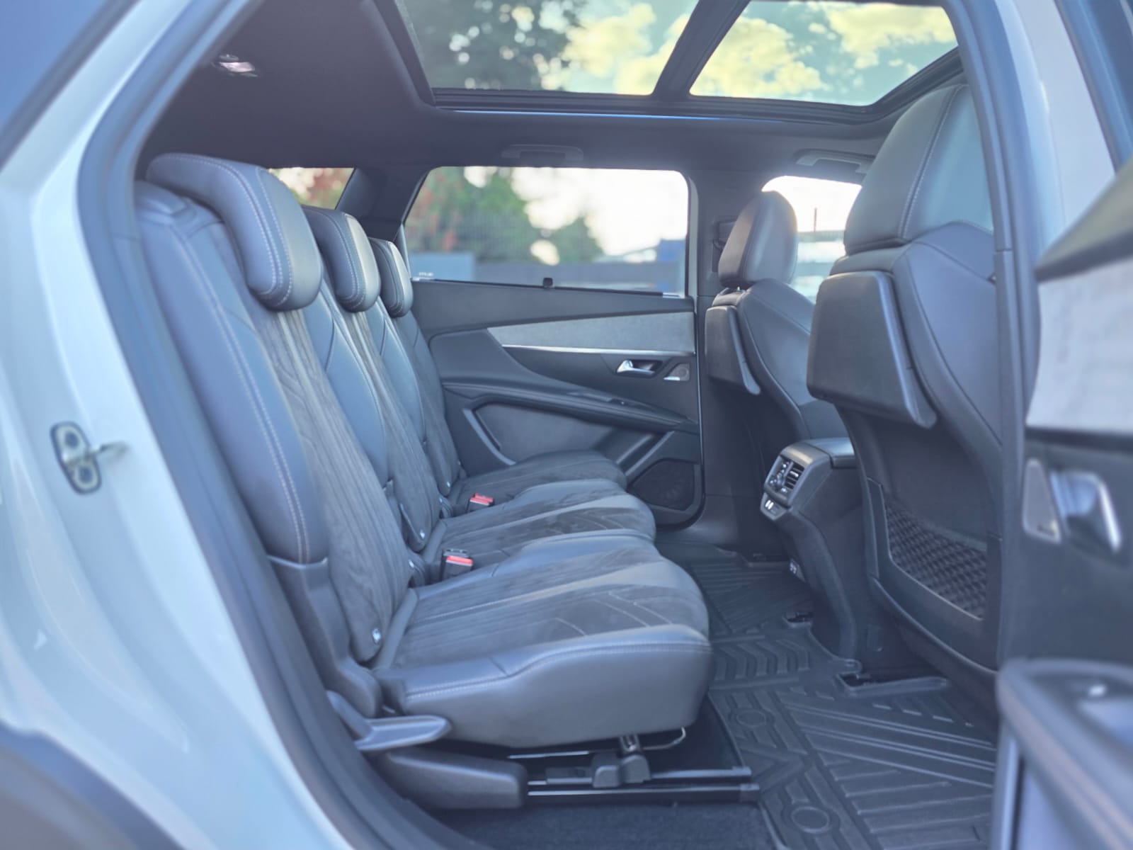 
								Peugeot 5008 GT BLACK PACK full									