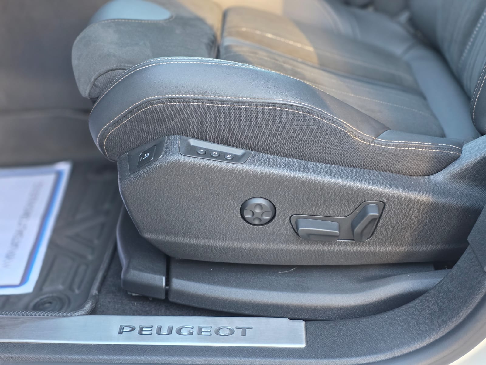 
								Peugeot 5008 GT BLACK PACK full									