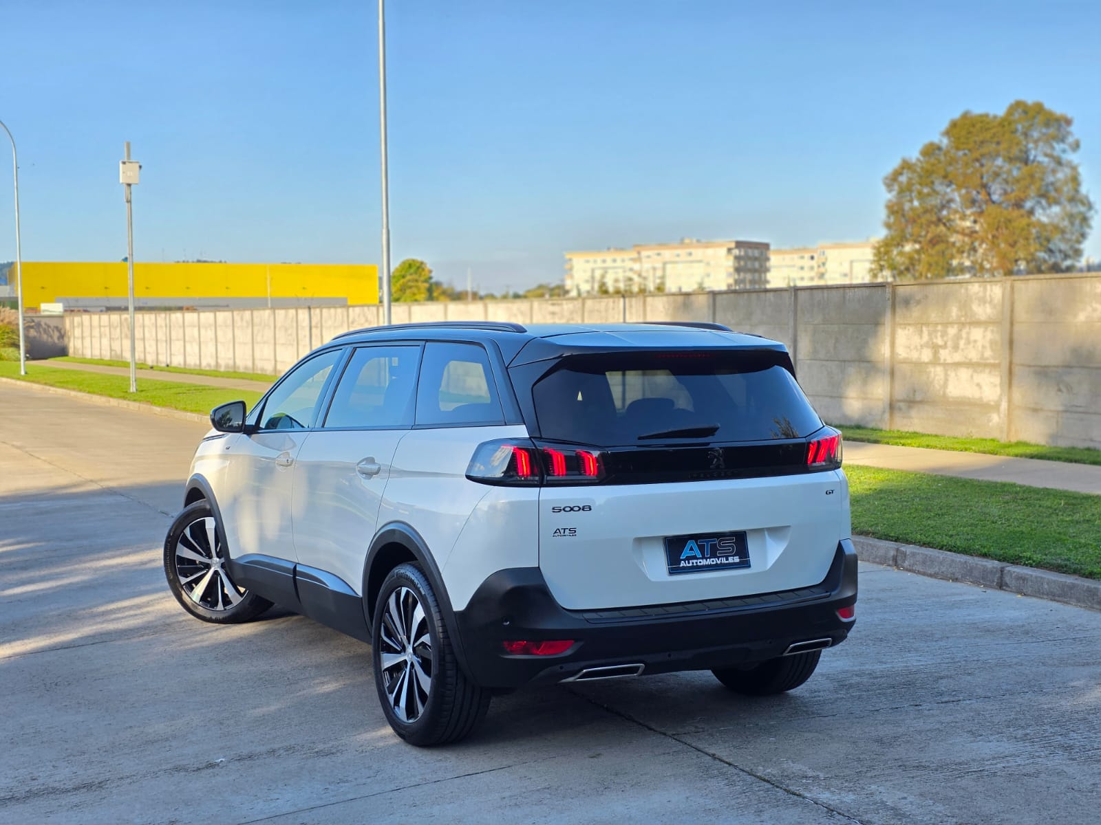 
								Peugeot 5008 GT BLACK PACK full									