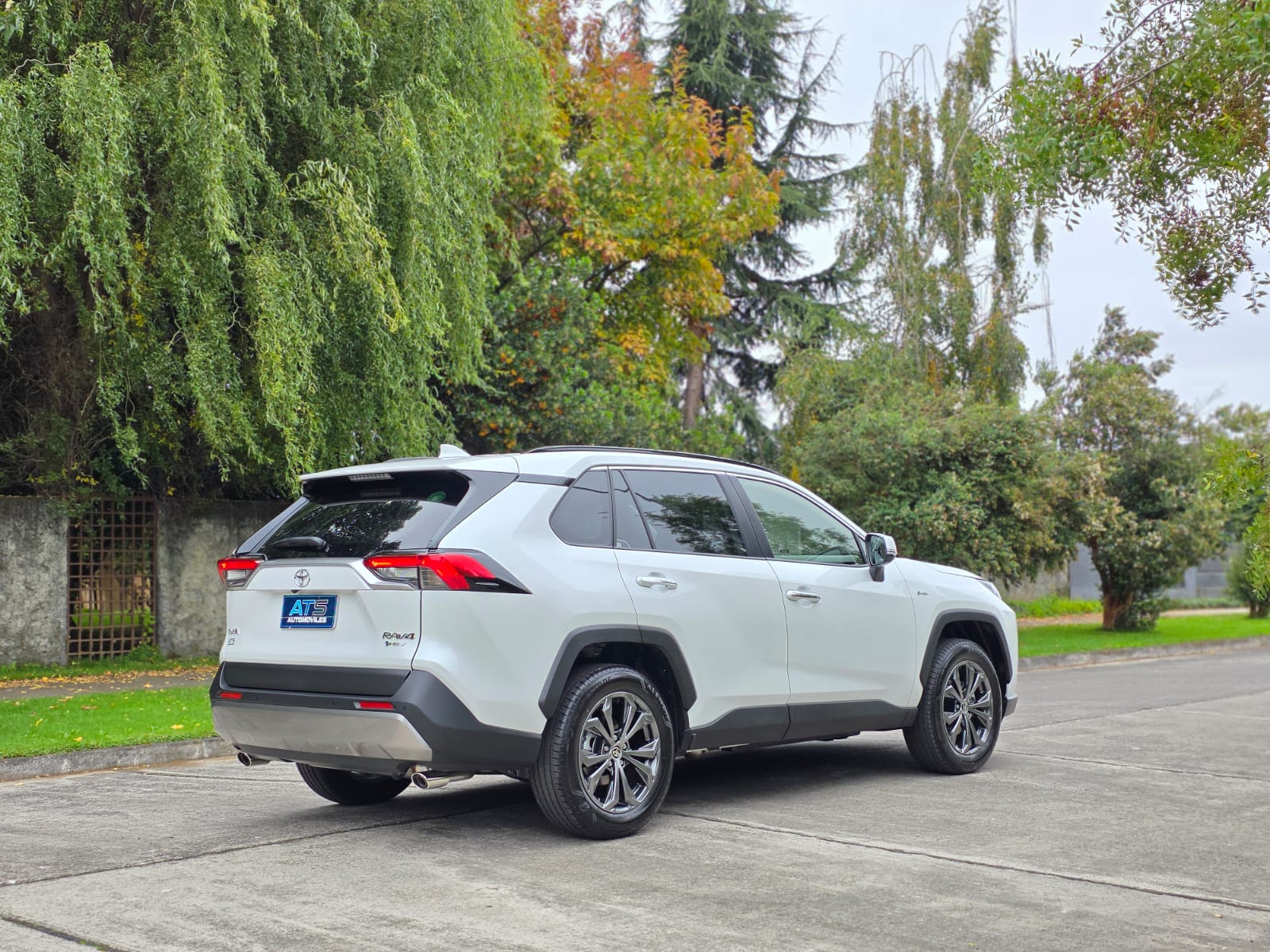 
								Toyota Rav4 LIMITED full									