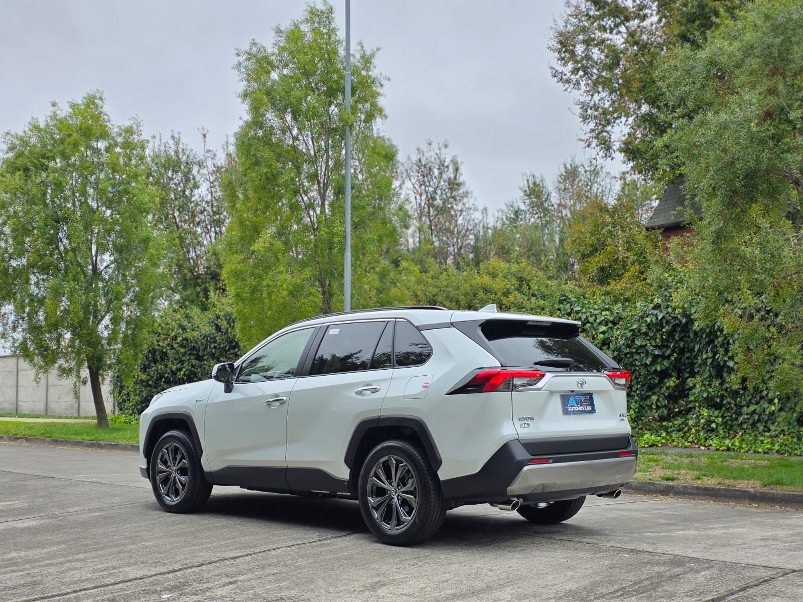 
								Toyota Rav4 LIMITED full									