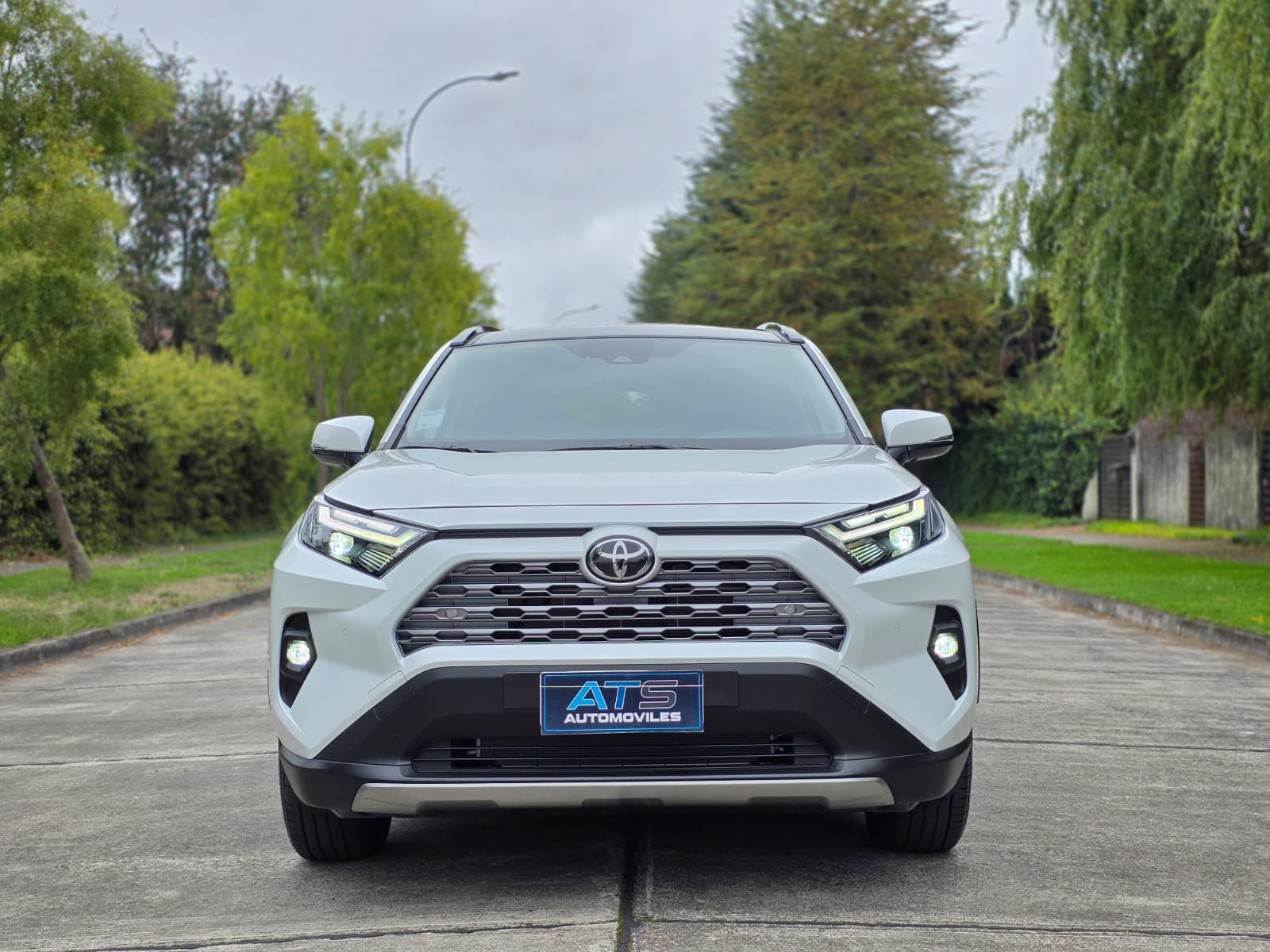 
								Toyota Rav4 LIMITED full									