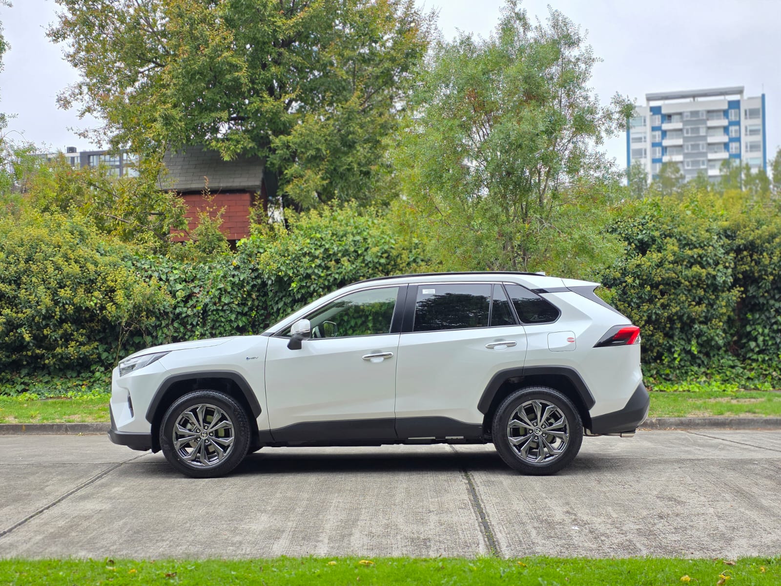 
								Toyota Rav4 LIMITED full									