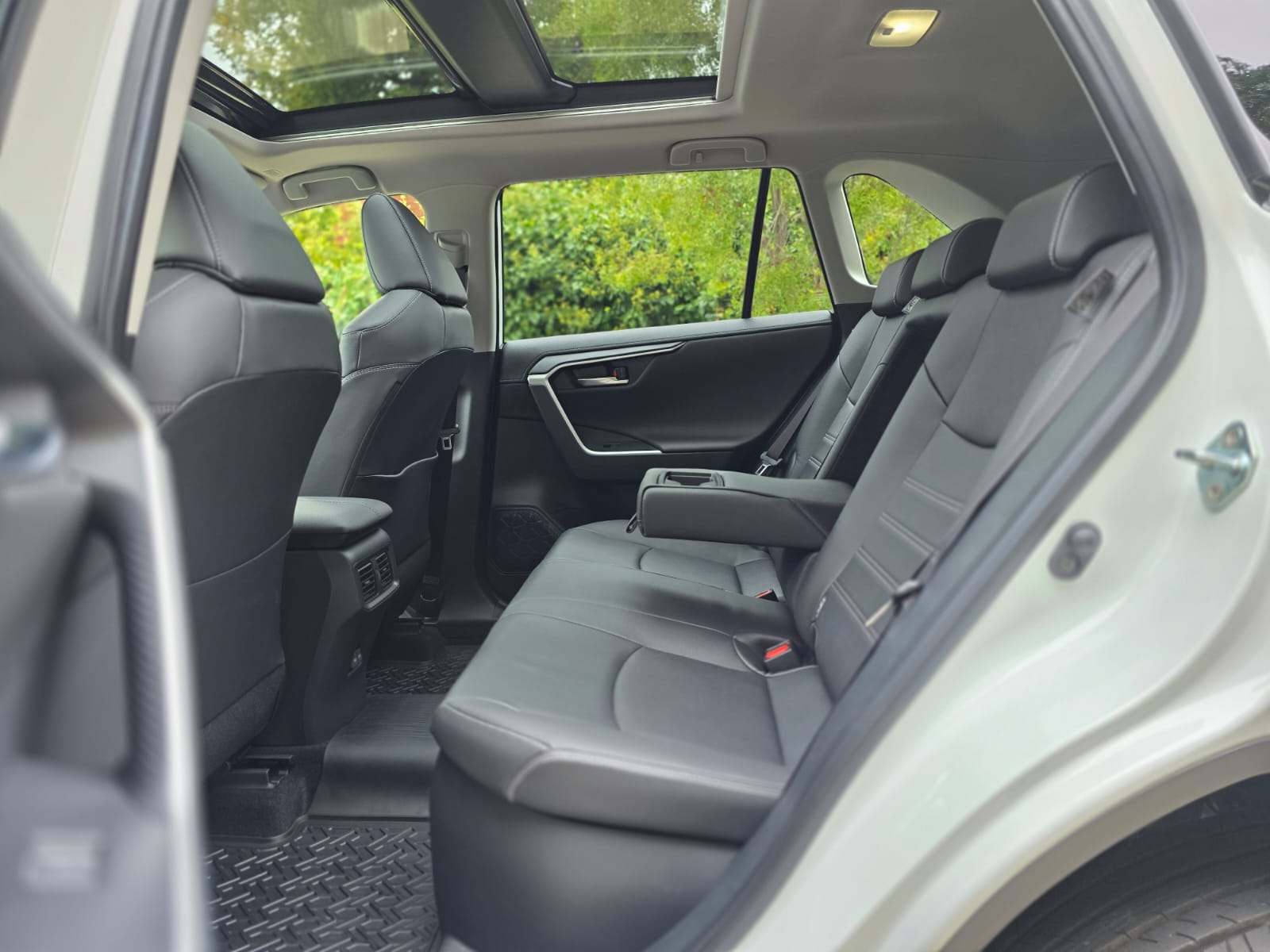 
								Toyota Rav4 LIMITED full									