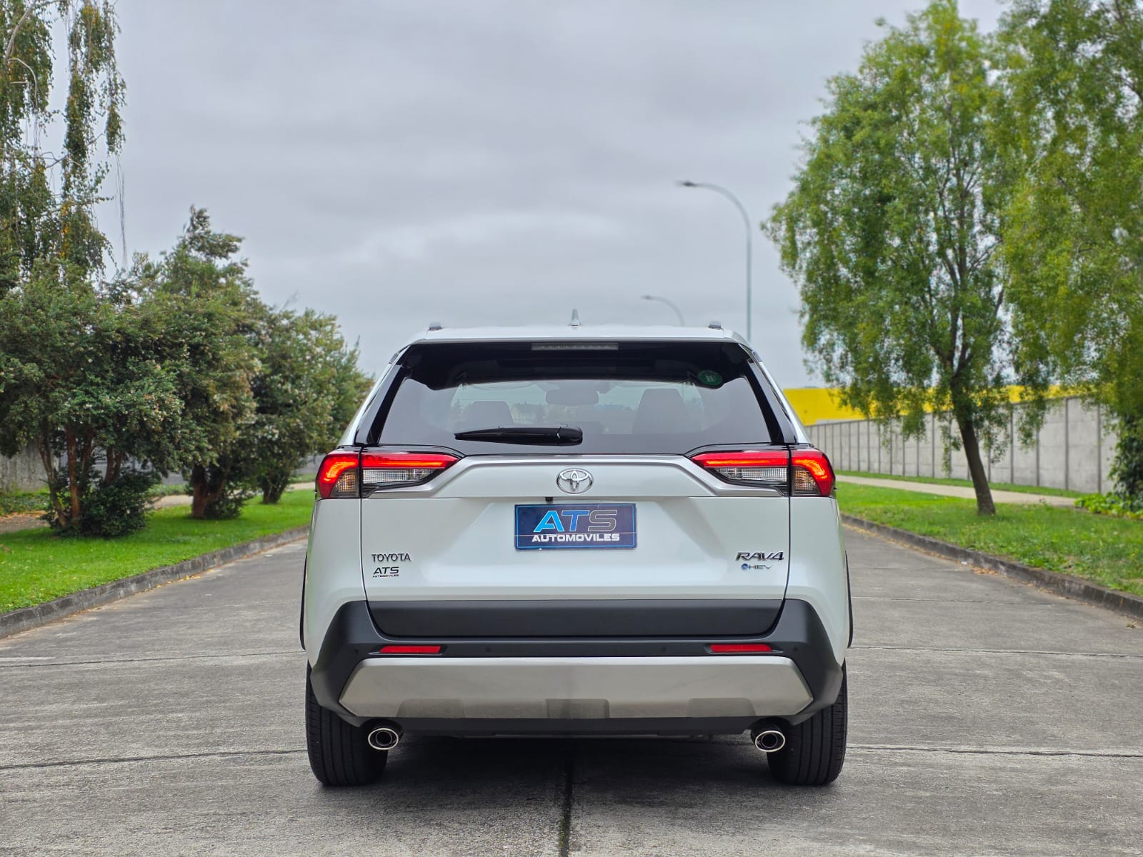 
								Toyota Rav4 LIMITED full									