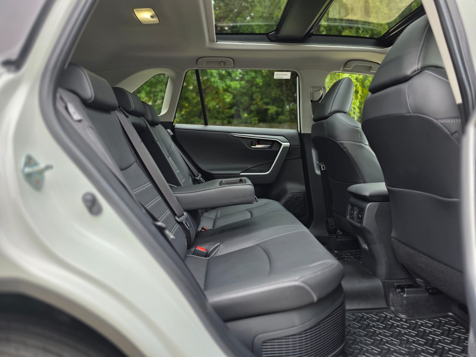 
								Toyota Rav4 LIMITED full									