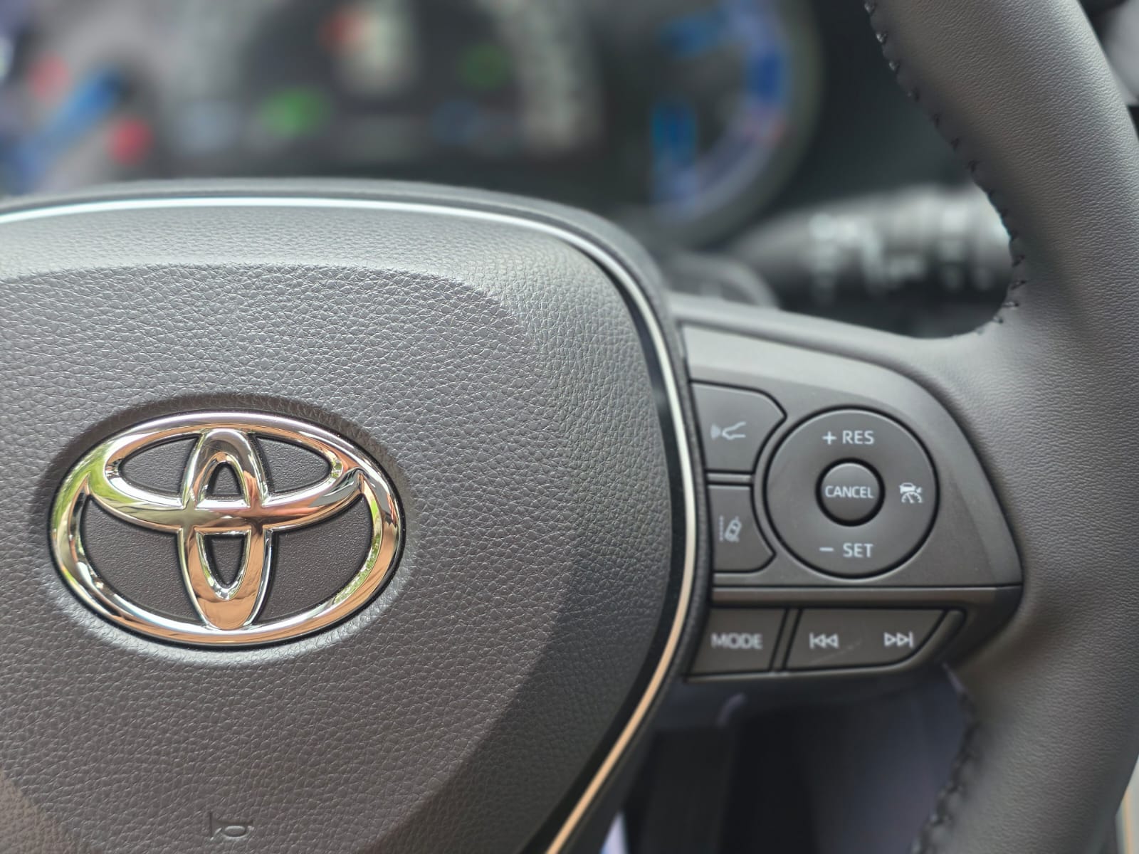 
								Toyota Rav4 LIMITED full									