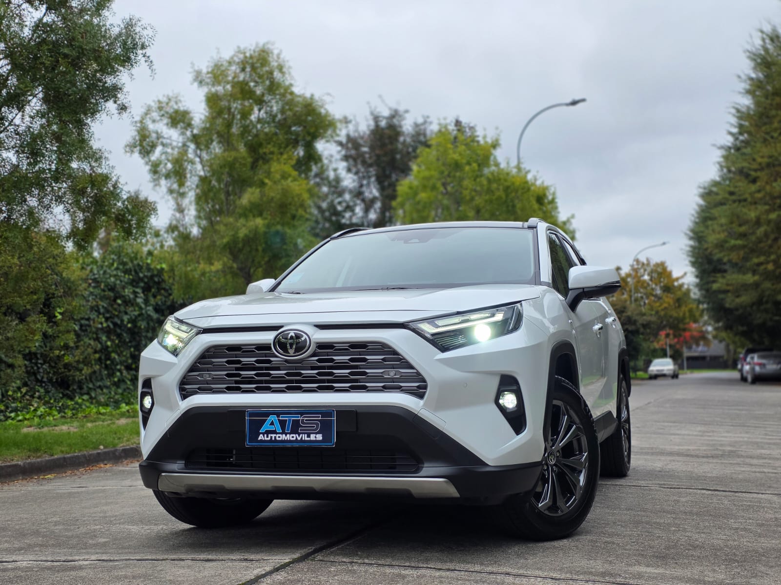 
								Toyota Rav4 LIMITED full									