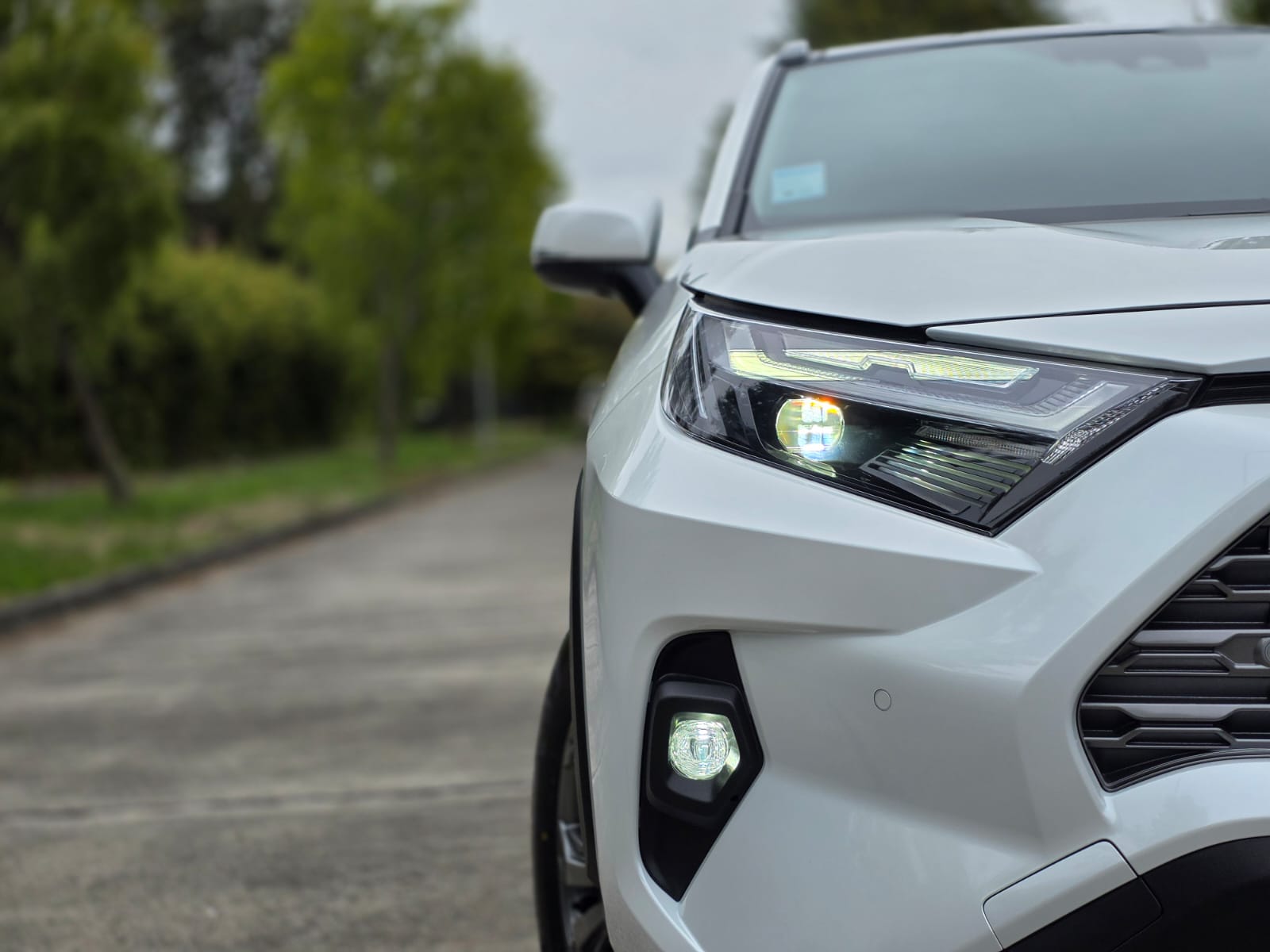 
								Toyota Rav4 LIMITED full									
