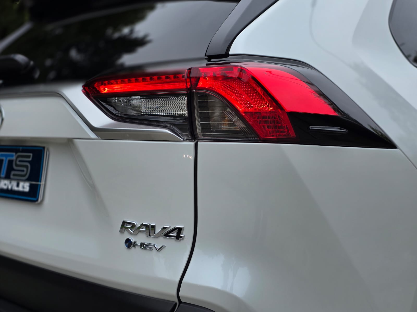
								Toyota Rav4 LIMITED full									
