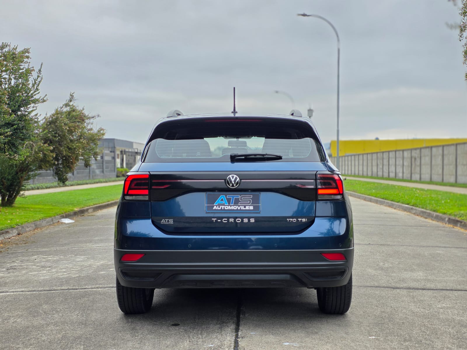 
								VOLSKWAGEN TCROSS 1.0 TSI TRENDLINE full									