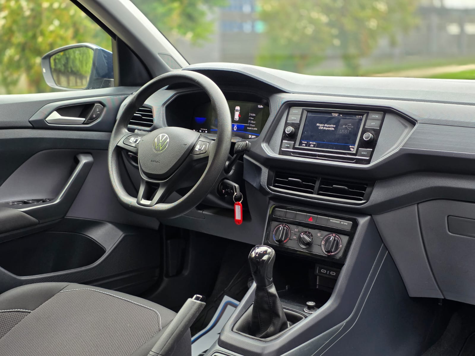 
								VOLSKWAGEN TCROSS 1.0 TSI TRENDLINE full									