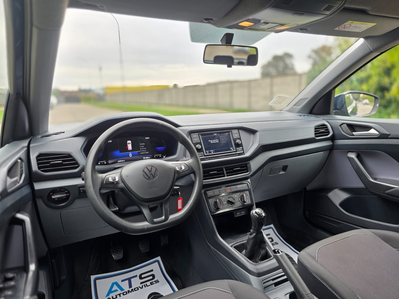 
								VOLSKWAGEN TCROSS 1.0 TSI TRENDLINE full									