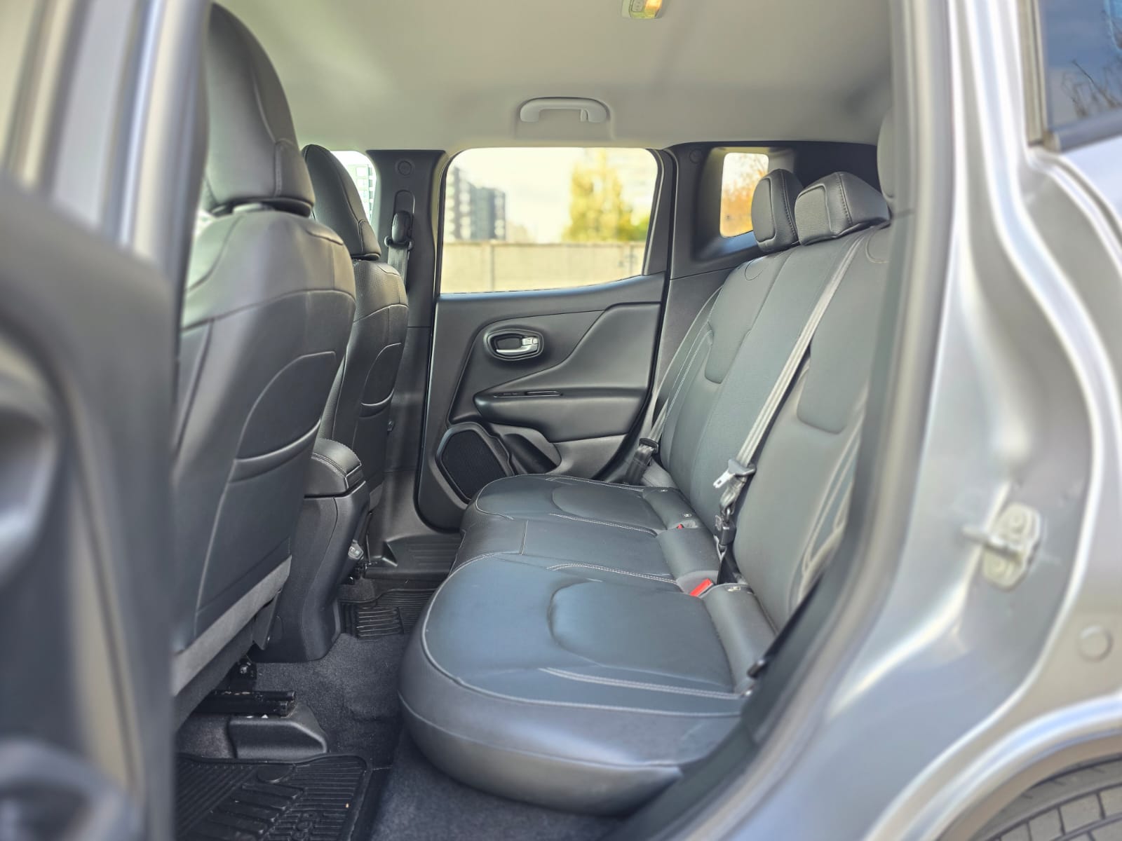
								Jeep Renegade full									