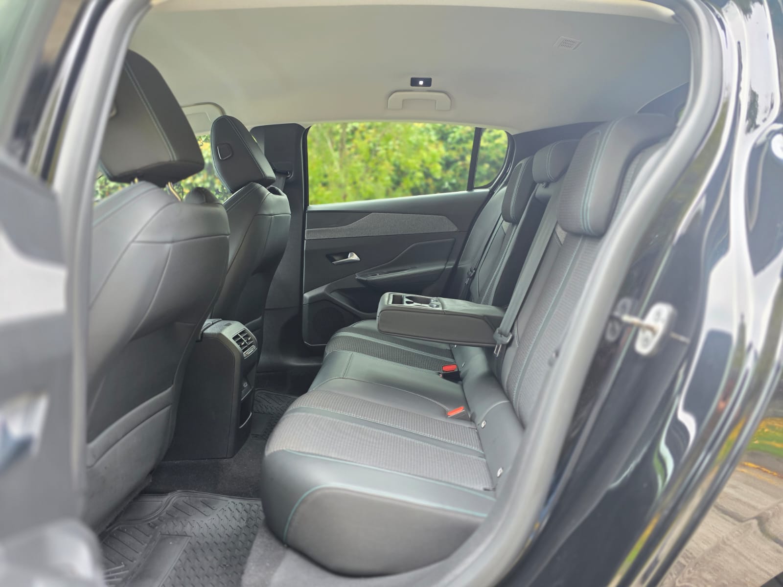 
								Peugeot 308 ALLURE full									