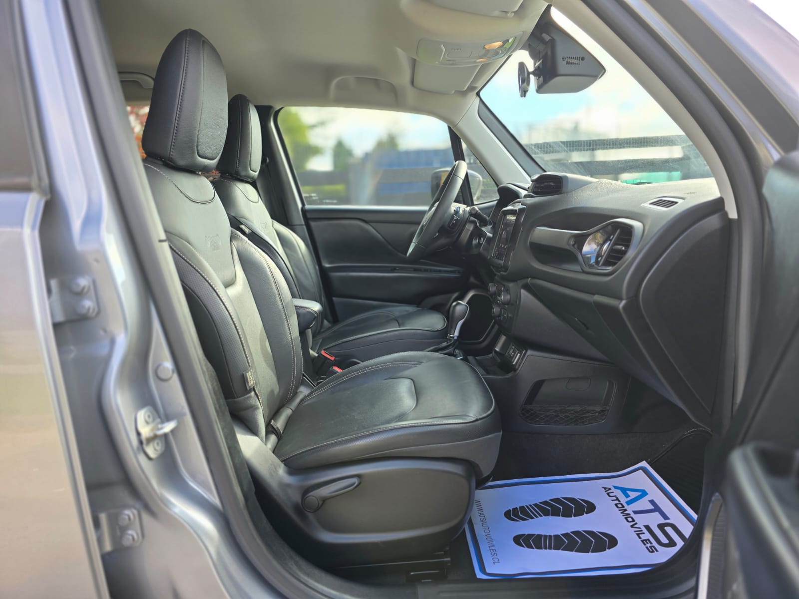 
								Jeep Renegade full									