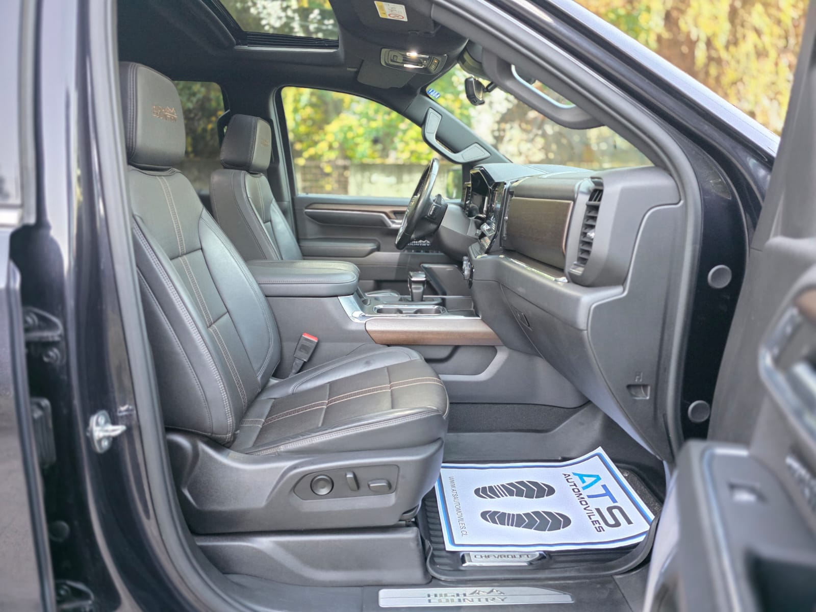 
								Chevrolet Silverado HIGH COUNTRY full									