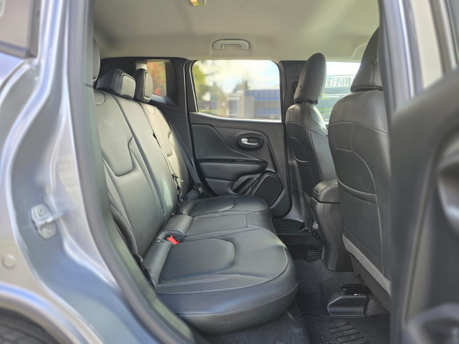 
								Jeep Renegade full									
