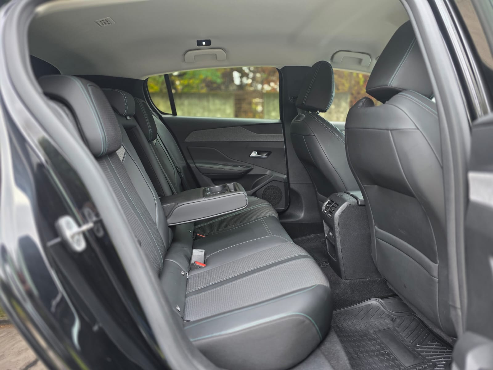 
								Peugeot 308 ALLURE full									