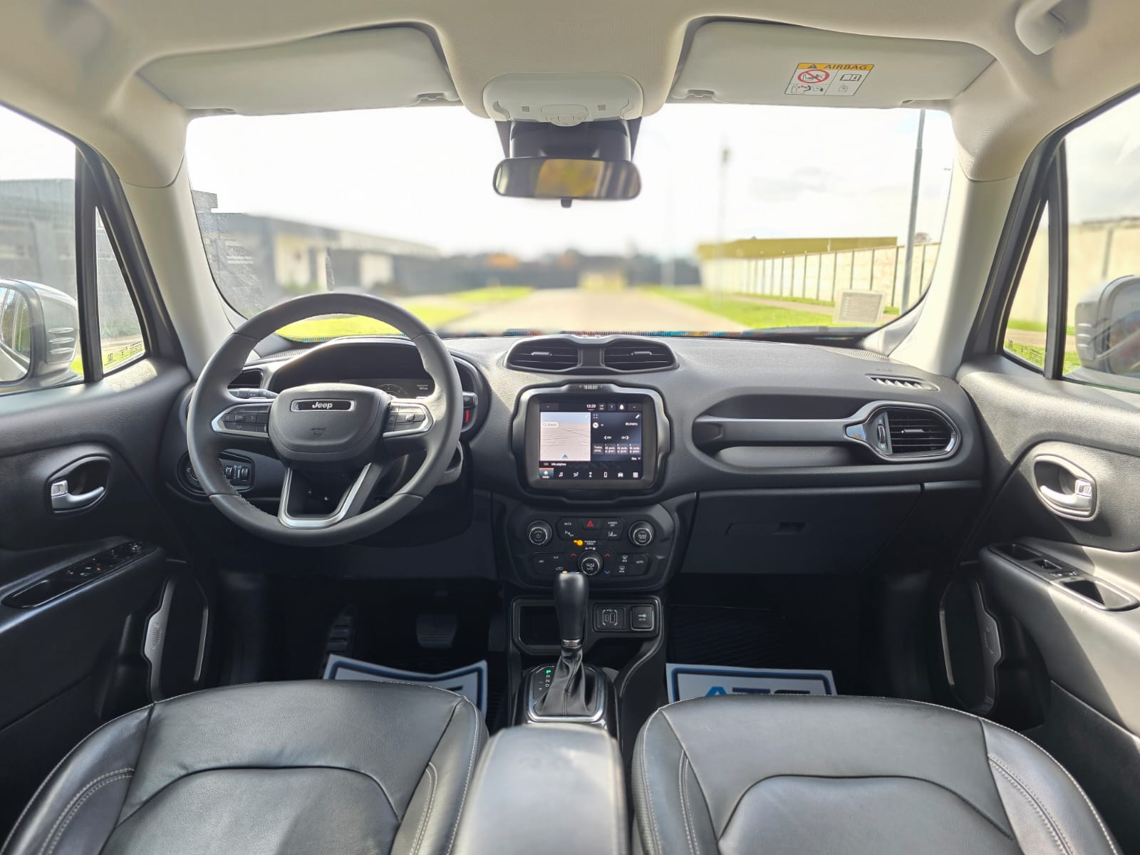 
								Jeep Renegade full									